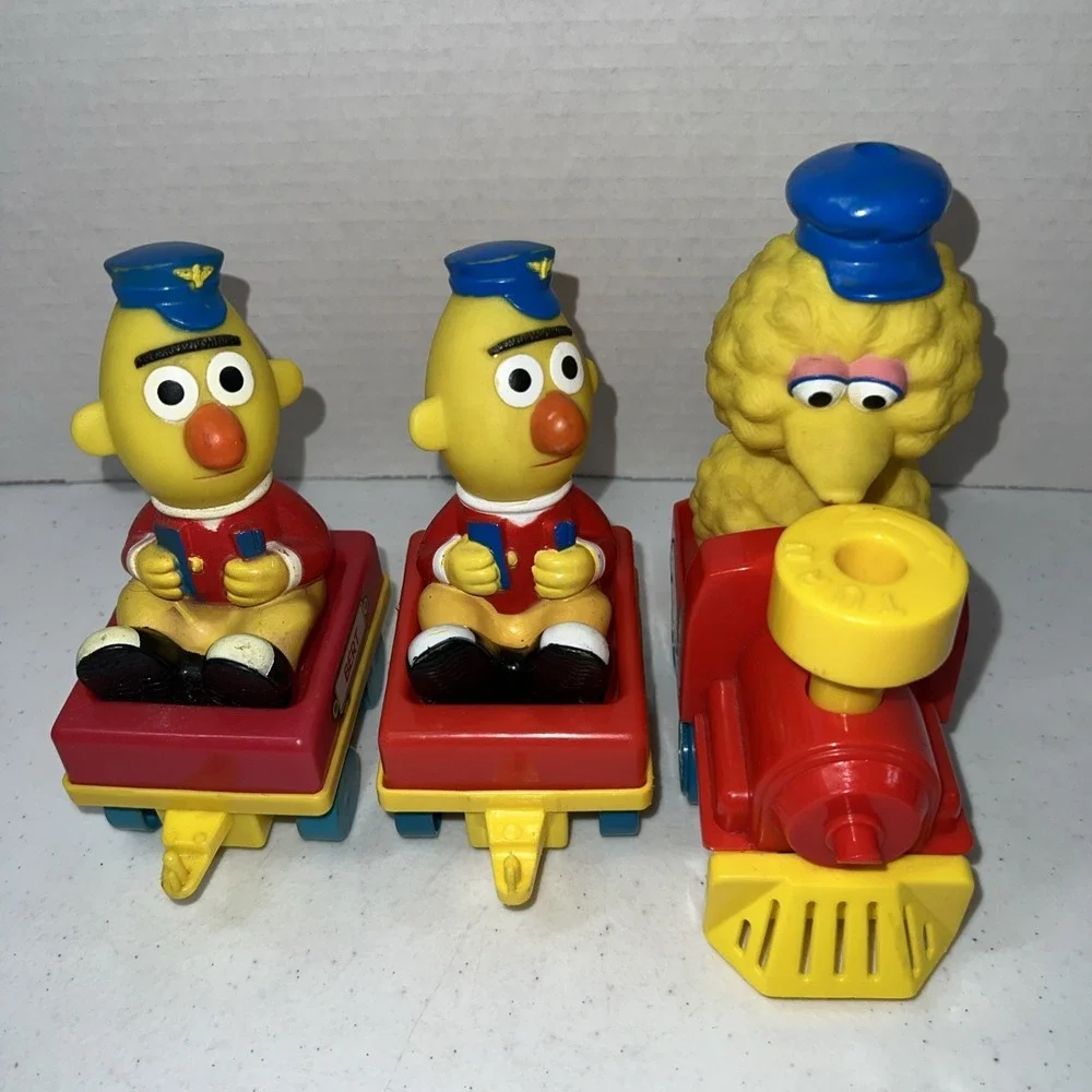 Sesame Street Big Bird's Wind Up Train Vintage Set With 2 Berts Works!‎